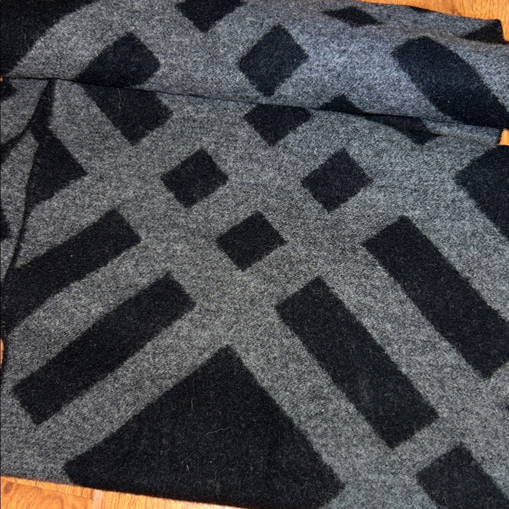 Authentic Vintage Burberrys Label Merino Wool and Cashmere Scarf - Picture 3 of 4